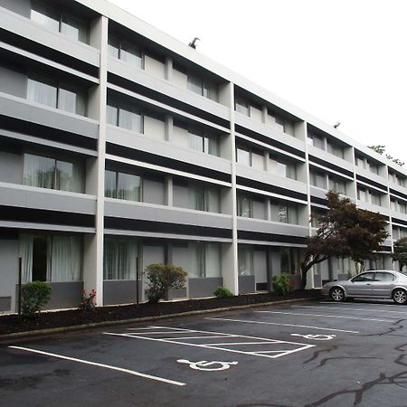 Best Western Plus University Inn Winston-Salem Exterior foto