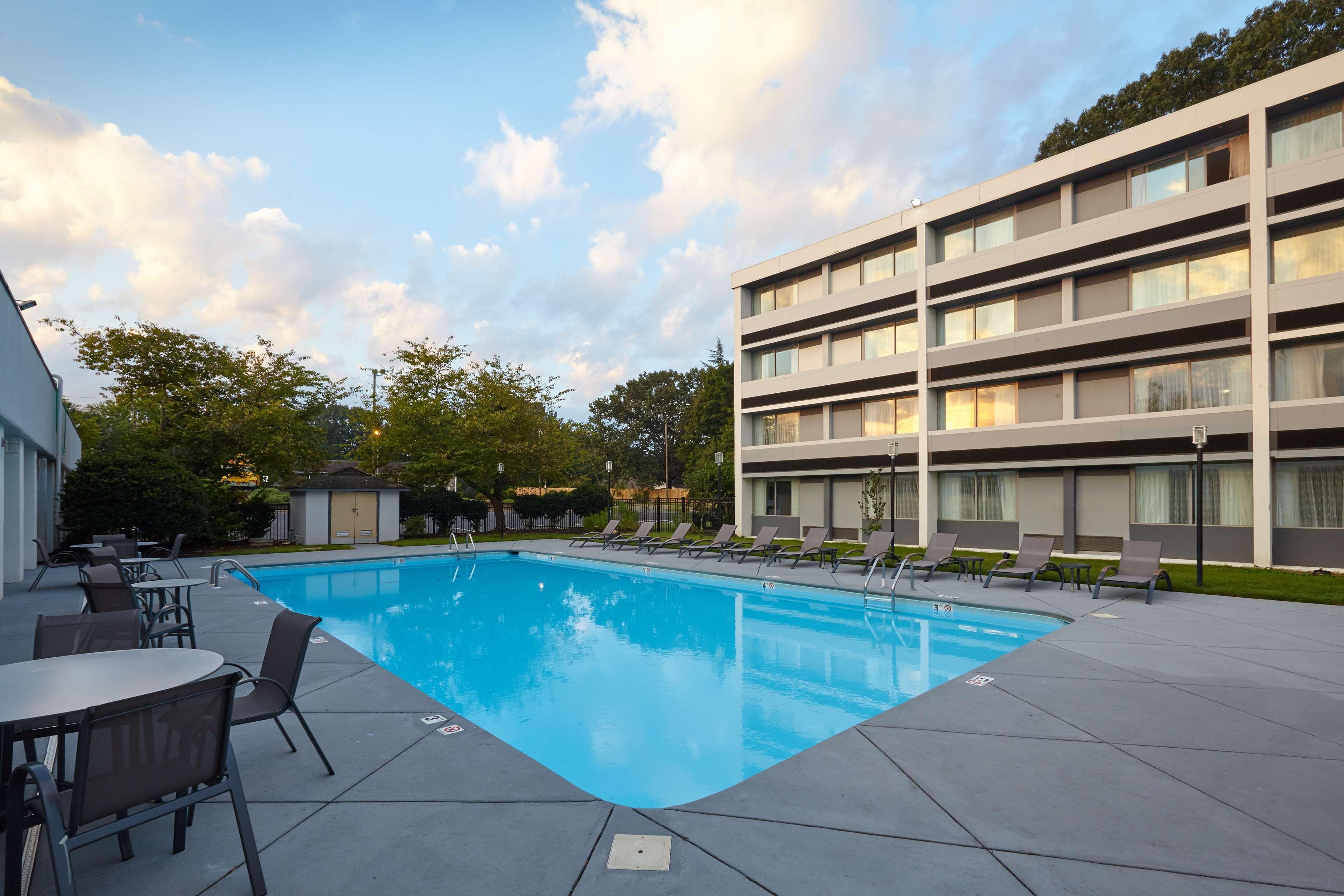 Best Western Plus University Inn Winston-Salem Exterior foto