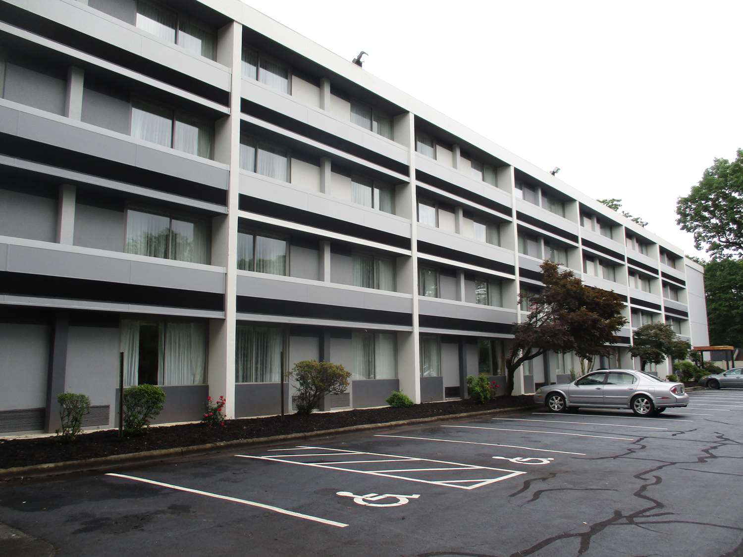 Best Western Plus University Inn Winston-Salem Exterior foto